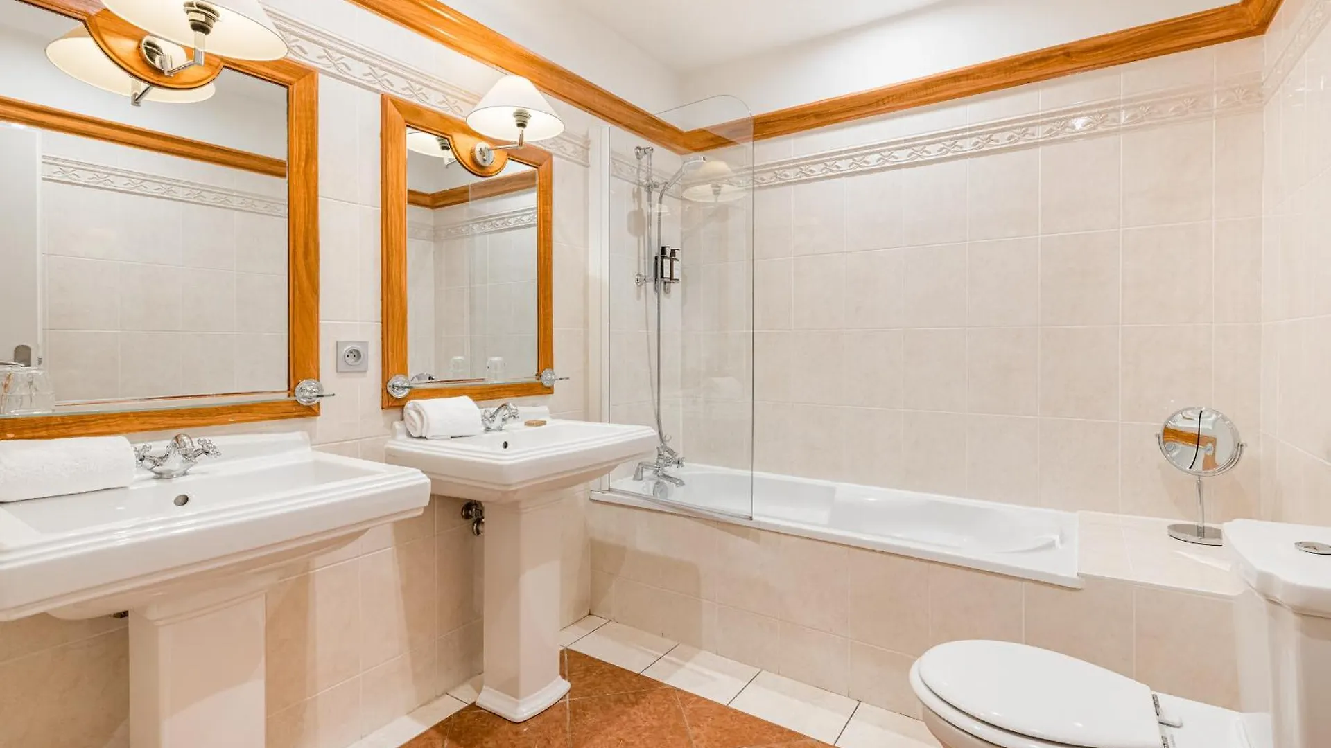 Globe Et Cecil Hotel Lyon 4*,